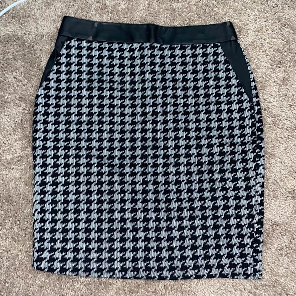 ⚡️3/$18⚡️ NWT Express Skirt